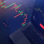 Para operar con indices puedes hacerlo con apuestas a margen o a través de contratos por diferencia.